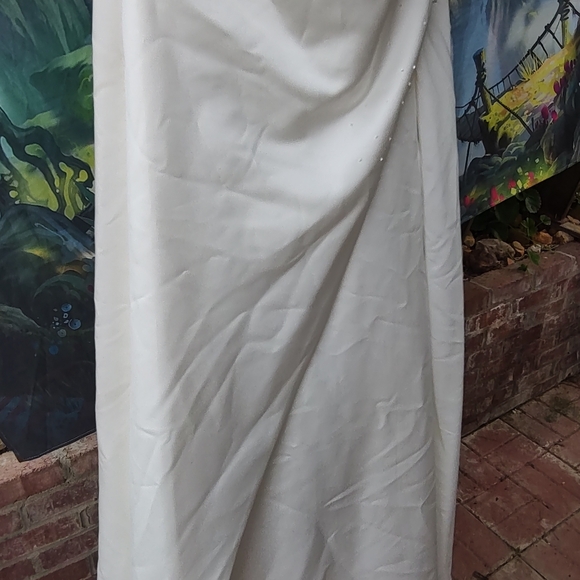 Alfred Angelo ivory size 6 Wedding Dress simple elegant - Picture 5 of 8